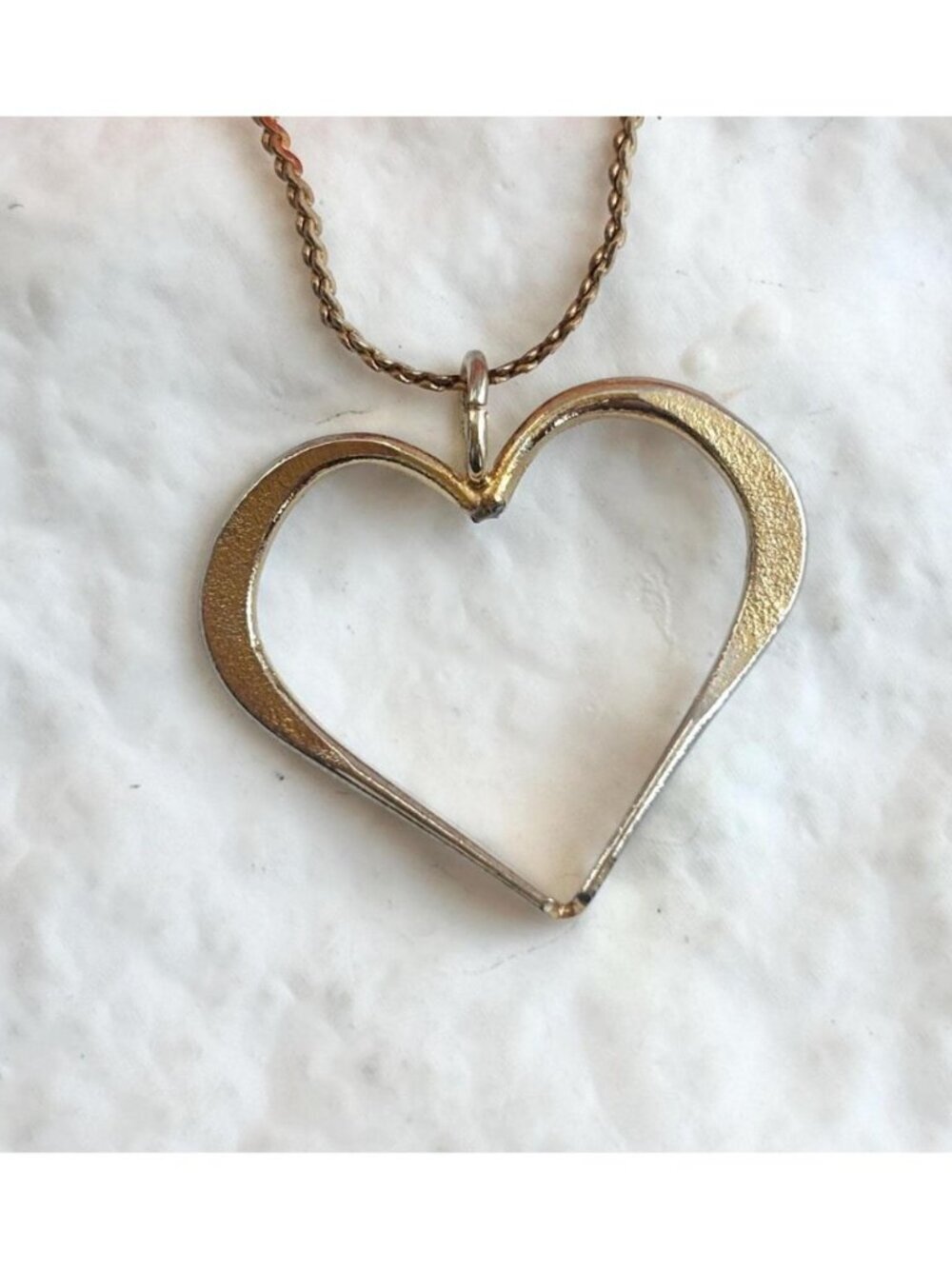 Dainty Heart Shaped Gold Toned 80's Serpentine Chain Vintage Pendant Necklace